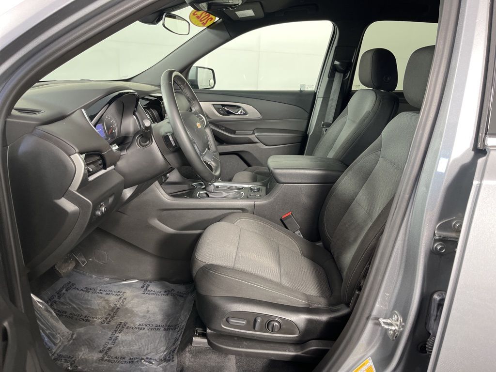 Thumbnail: 2023 Chevrolet Traverse - 24