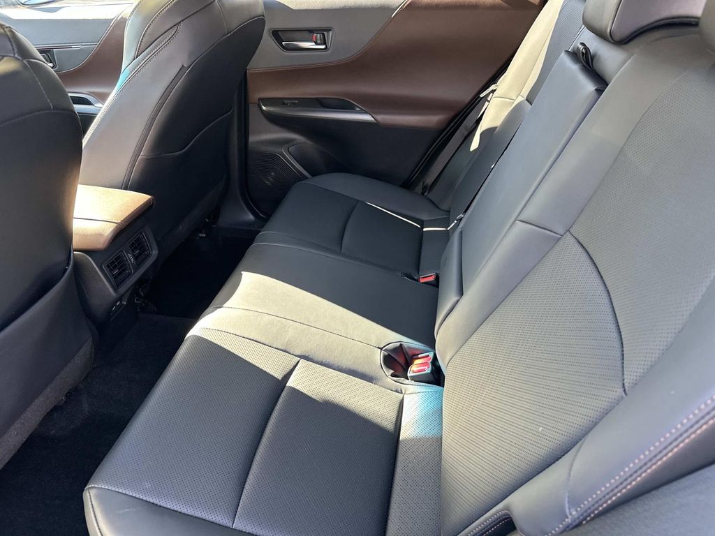 Thumbnail: 2023 Toyota Venza - 25