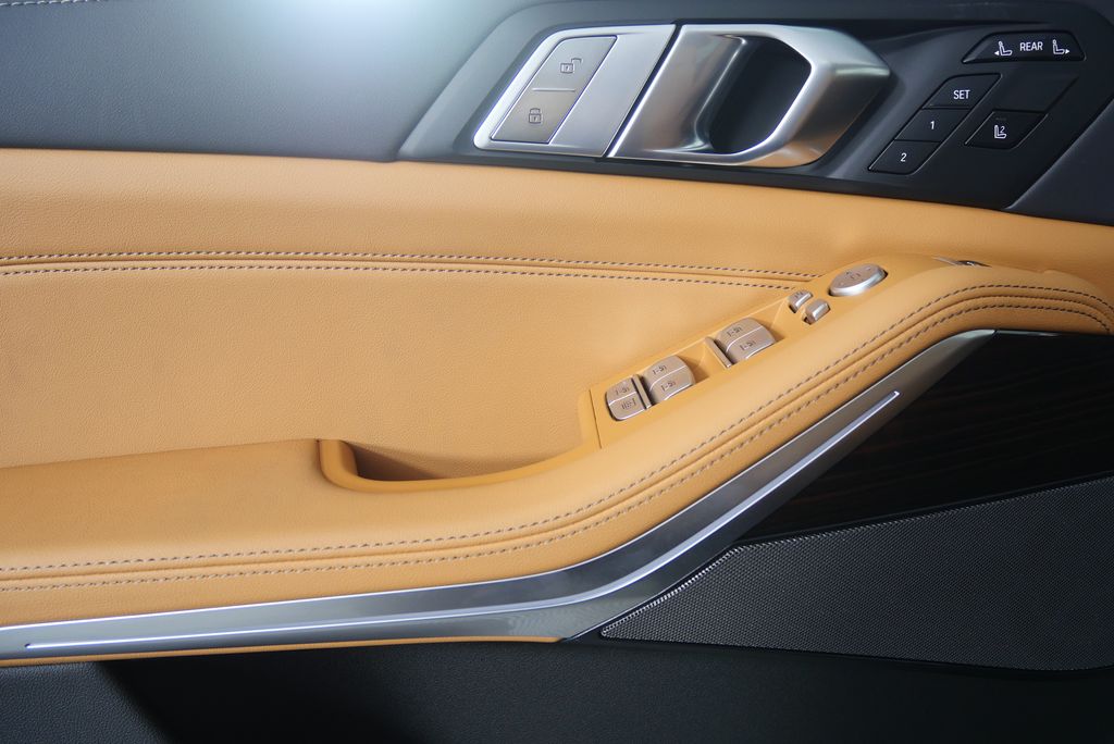 Thumbnail: 2026 BMW X7 - 8