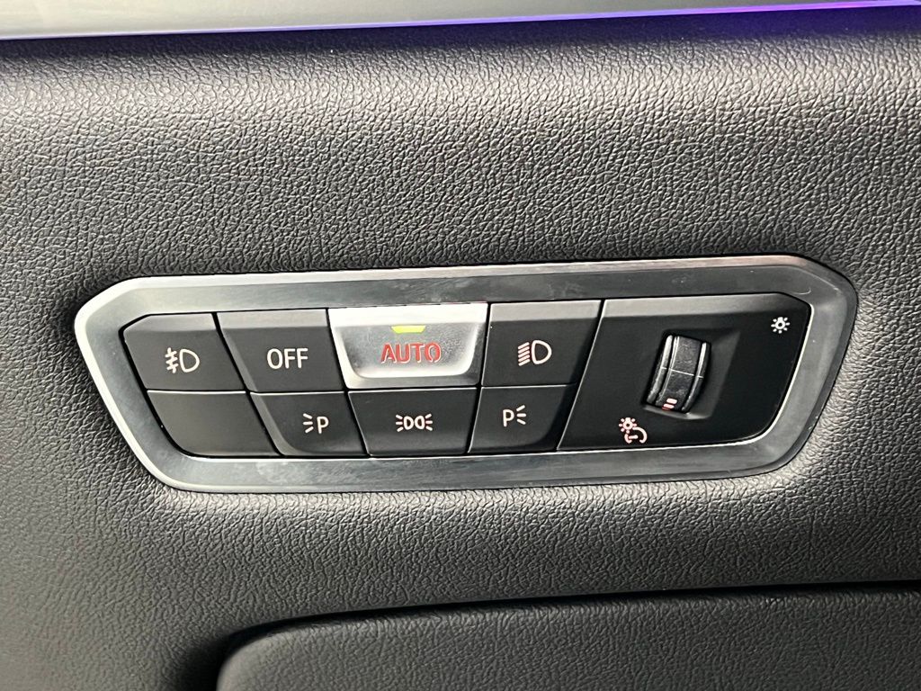 Thumbnail: 2022 BMW X7 - 21