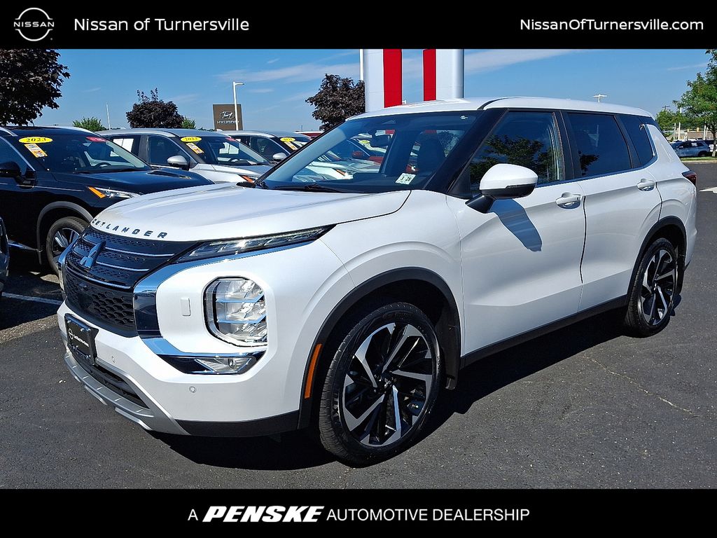 Thumbnail: 2023 Mitsubishi Outlander - 1