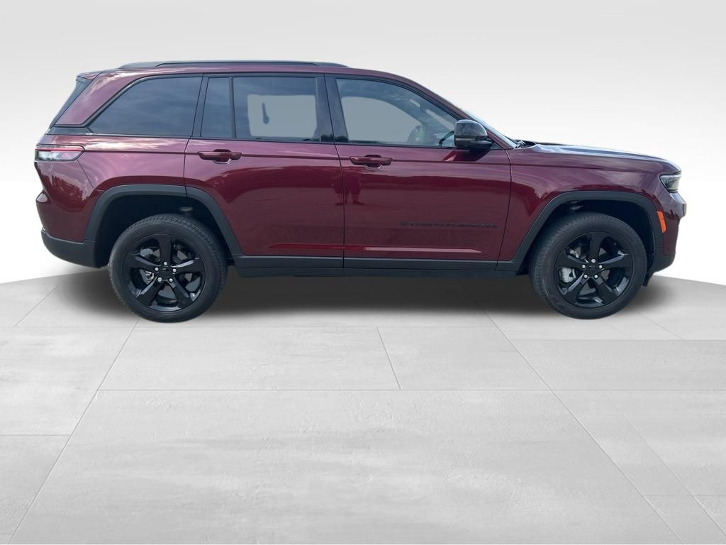 Used 2025 Jeep Grand Cherokee SUV