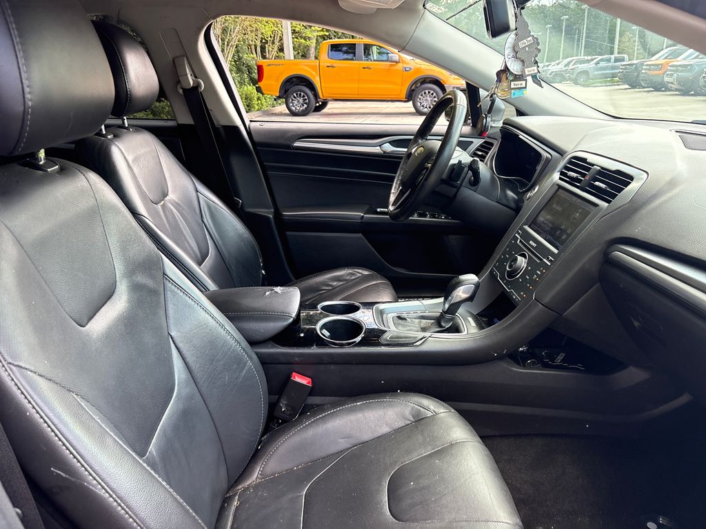 Used 2013 Silver Ford Titanium image 28