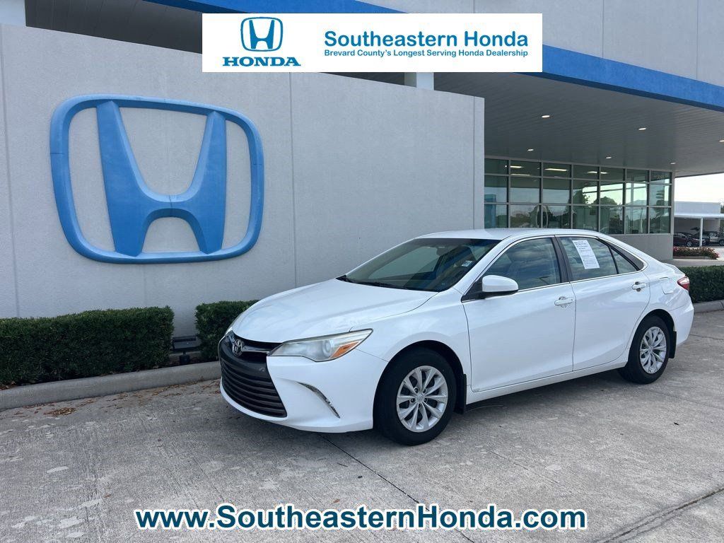 Super White 2015 Toyota Camry LE Sedan Front-Wheel Drive 6-Speed Automatic