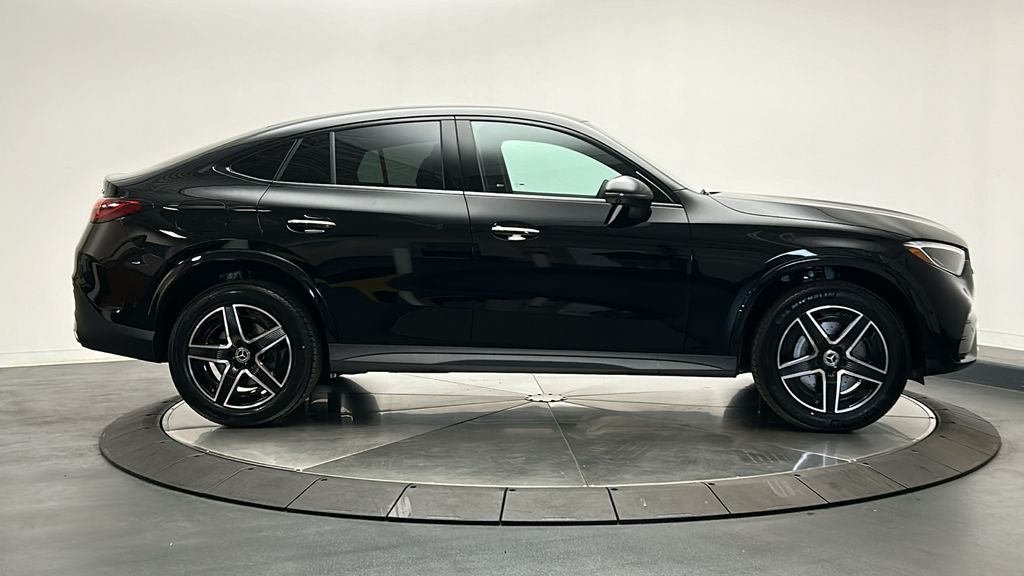 2025 Mercedes-Benz GLC 300 8