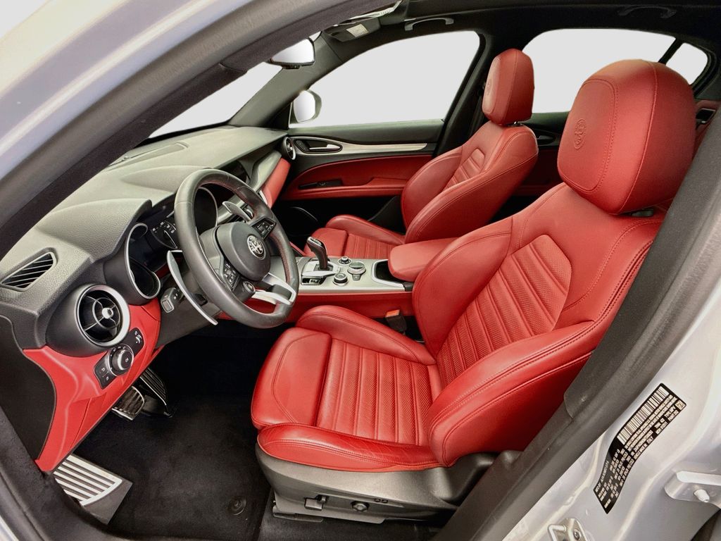 Thumbnail: 2021 Alfa Romeo Stelvio - 18