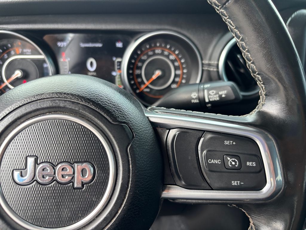 Used Car 2022 Jeep Gladiator  Overland For Sale Under $30,000 In Austin, Texas