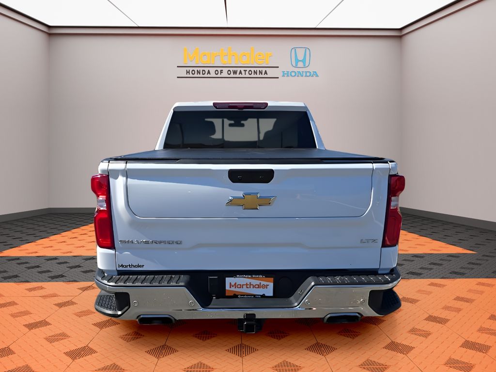 View vehicle photo 4