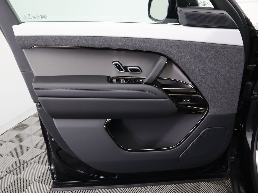 Thumbnail: 2025 Land Rover Range Rover Sport - 24
