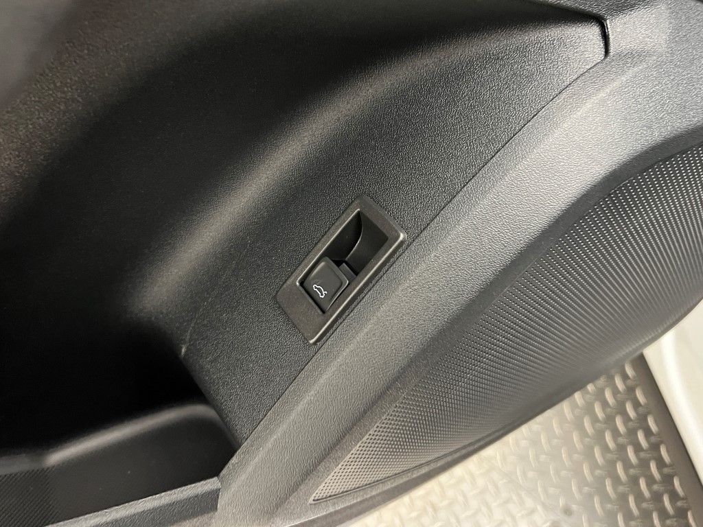 Thumbnail: 2025 Audi SQ5 - 31