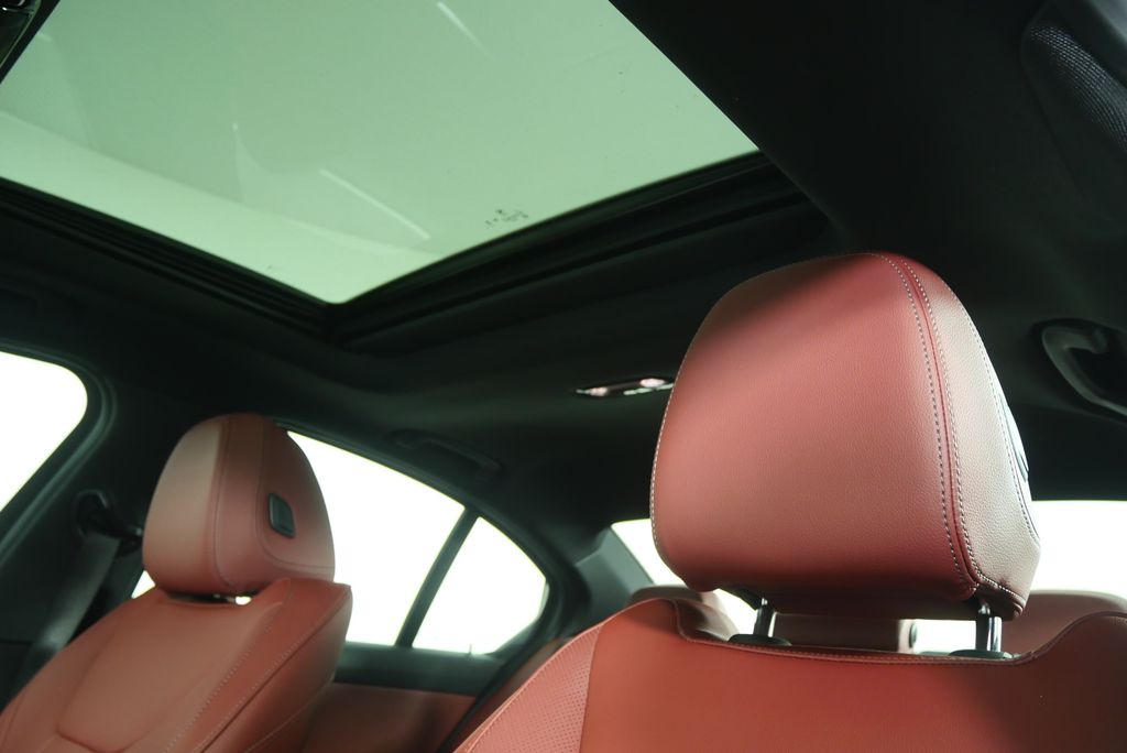 Thumbnail: 2025 BMW 3 Series - 12