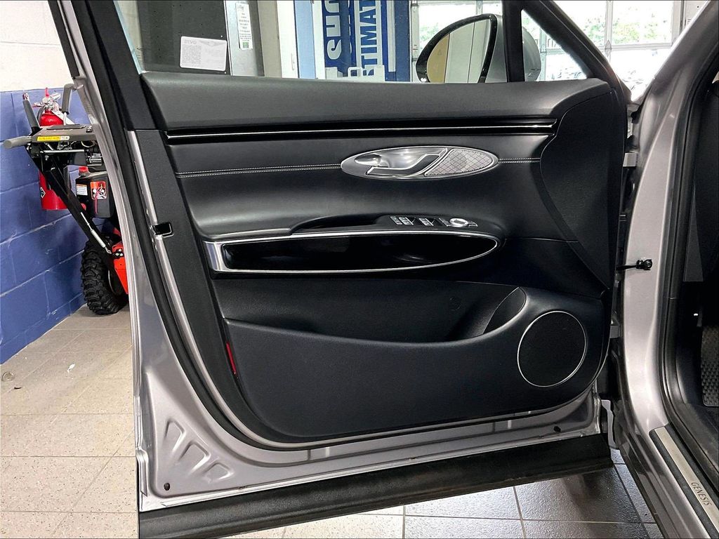 2025 Genesis GV70 — photo 9