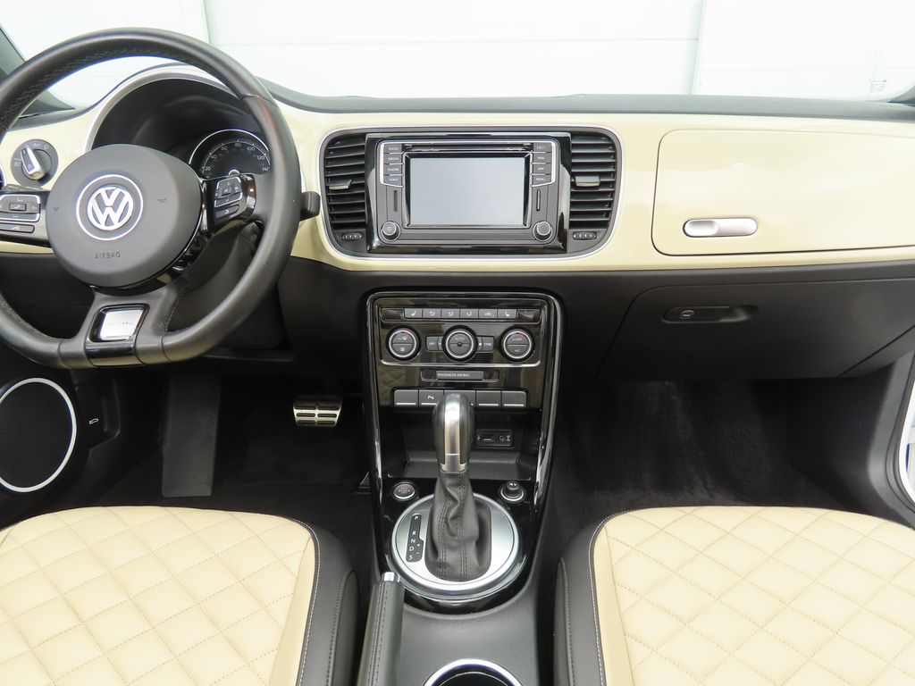 Thumbnail: 2019 Volkswagen Beetle - 21