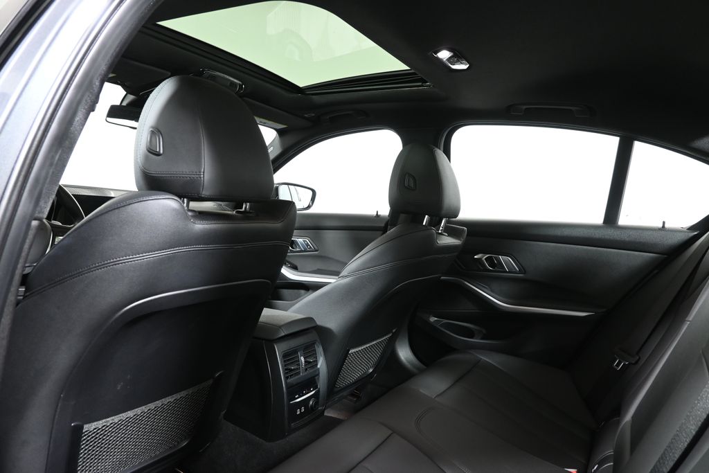 Thumbnail: 2019 BMW 3 Series - 32