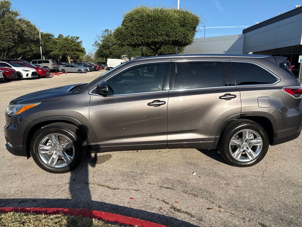Thumbnail: 2015 Toyota Highlander - 2