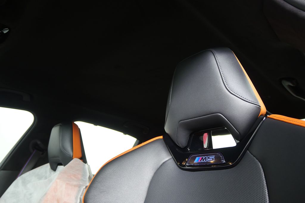 Thumbnail: 2026 BMW M5 - 16