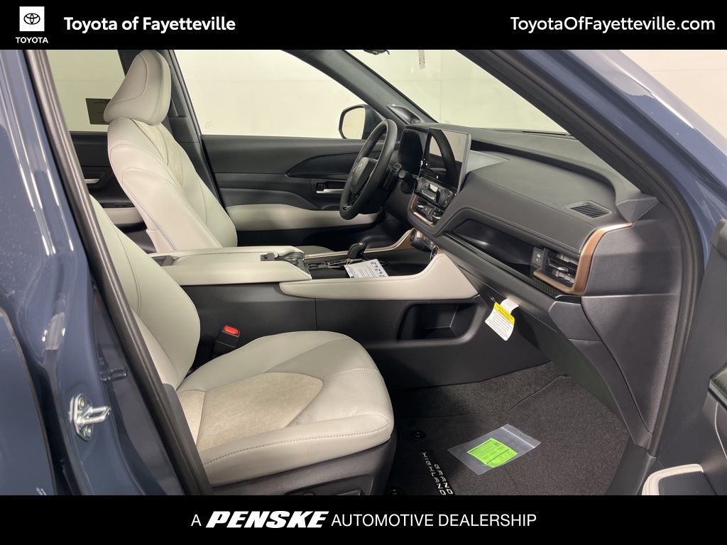 Thumbnail: 2026 Toyota Grand Highlander - 8