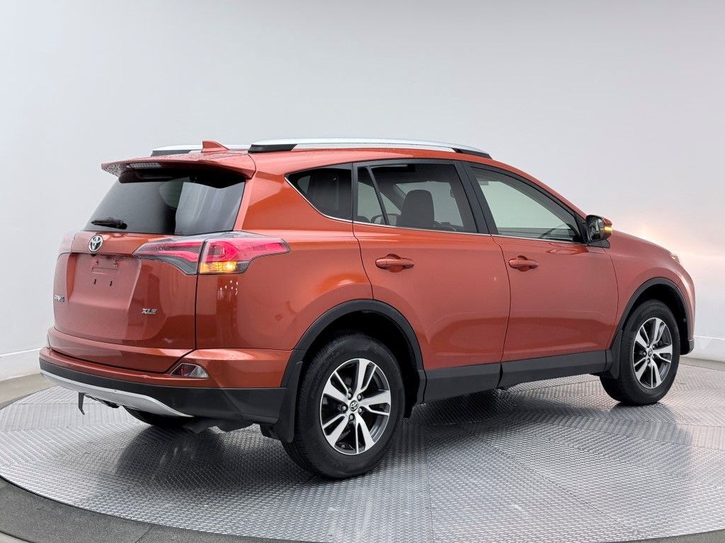 Thumbnail: 2016 Toyota RAV4 - 12