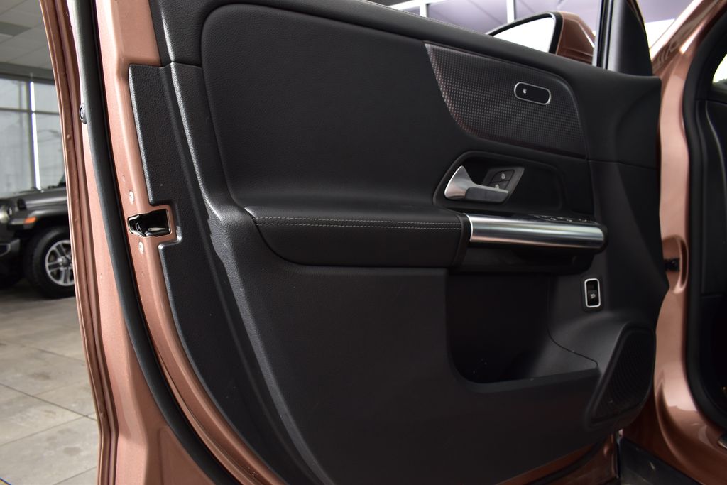 Thumbnail: 2022 Mercedes-Benz GLA - 12