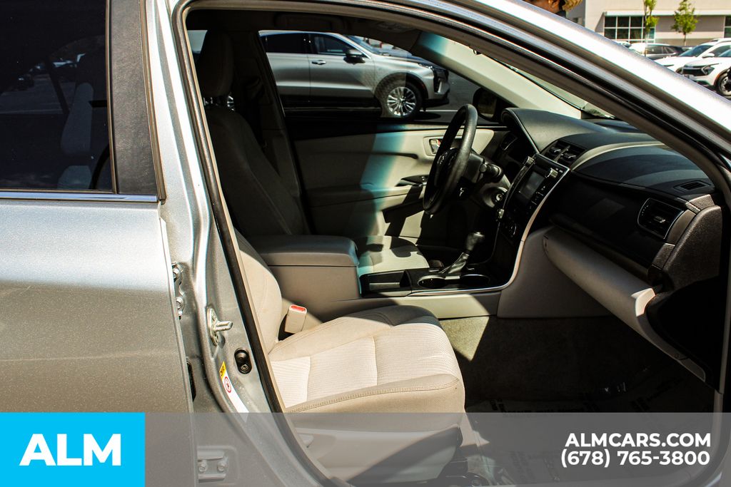 Used 2016 Silver Toyota LE image 15