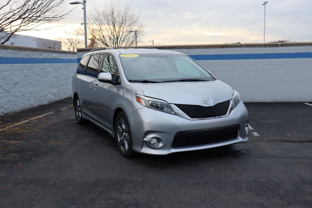 2017 Toyota Sienna SE 7