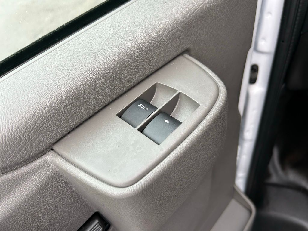 New 2025 Summit White Chevrolet Work Van image 39