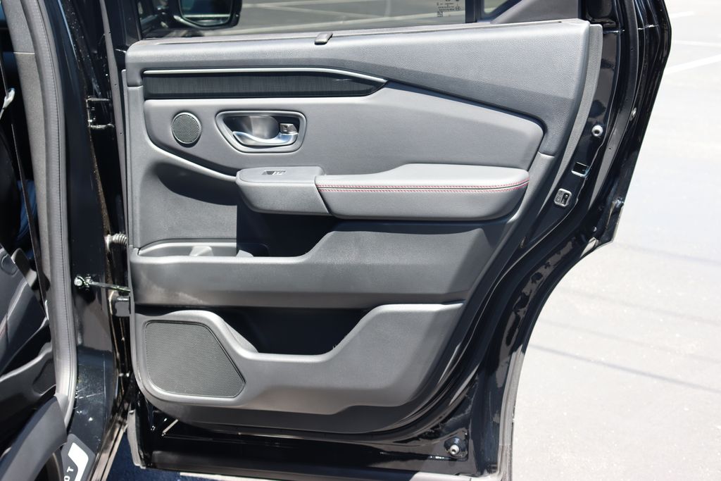 2025 Honda Pilot Black Edition 16