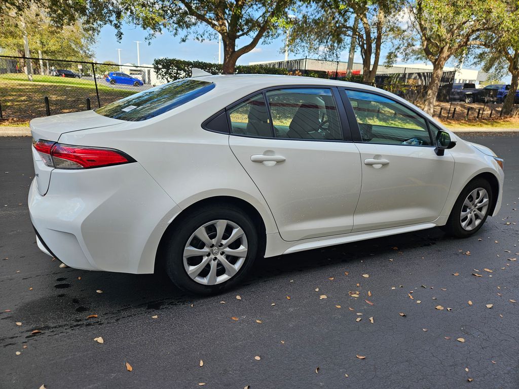 2022 Toyota Corolla LE 5