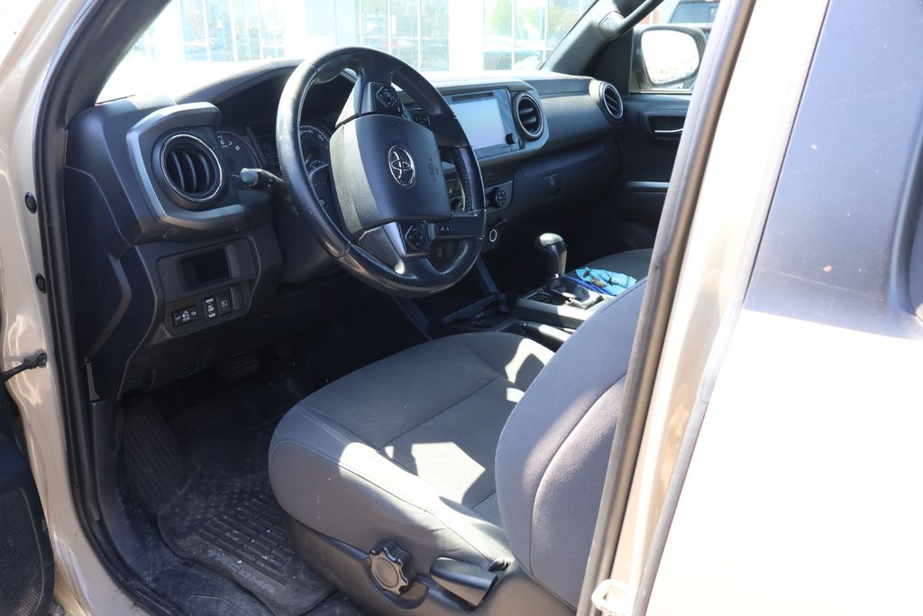 Thumbnail: 2019 Toyota Tacoma - 7