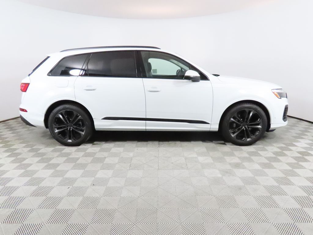 Thumbnail: 2026 Audi Q7 - 6
