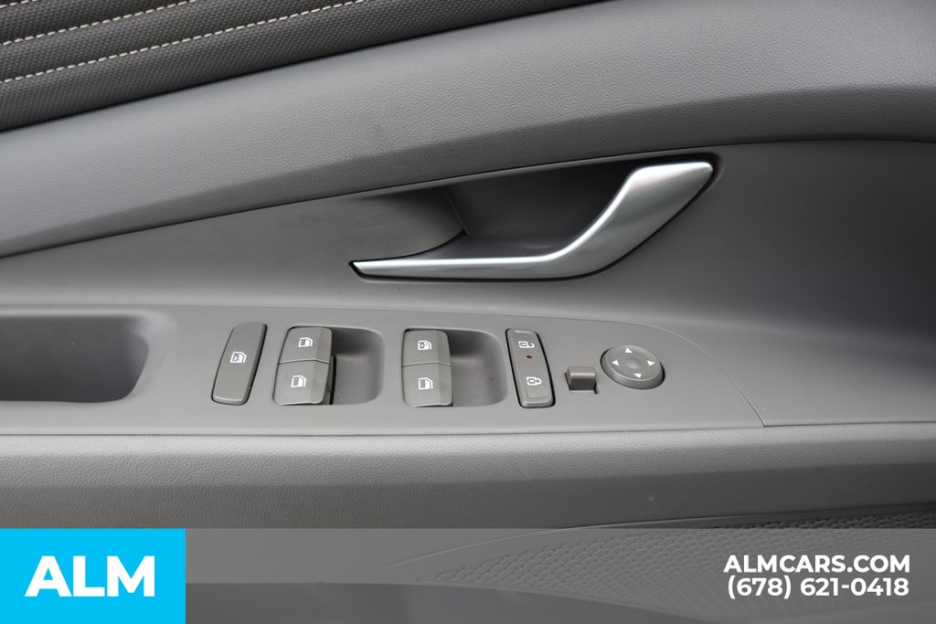 Used 2025 Gray Hyundai SEL Sport image 12