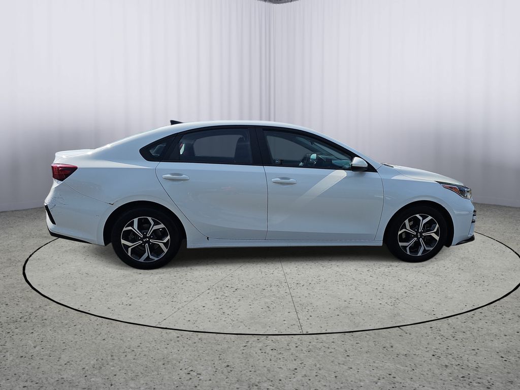 Used 2021 White Kia LXS image 6