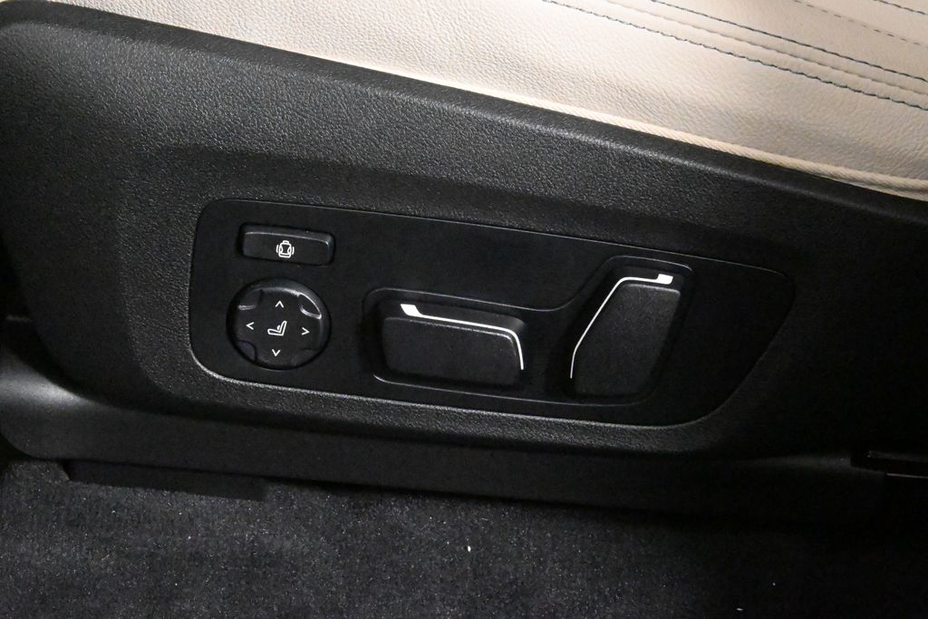 Thumbnail: 2025 BMW X4 - 28