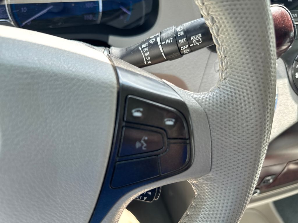 Used 2013 Silver Toyota XLE image 24