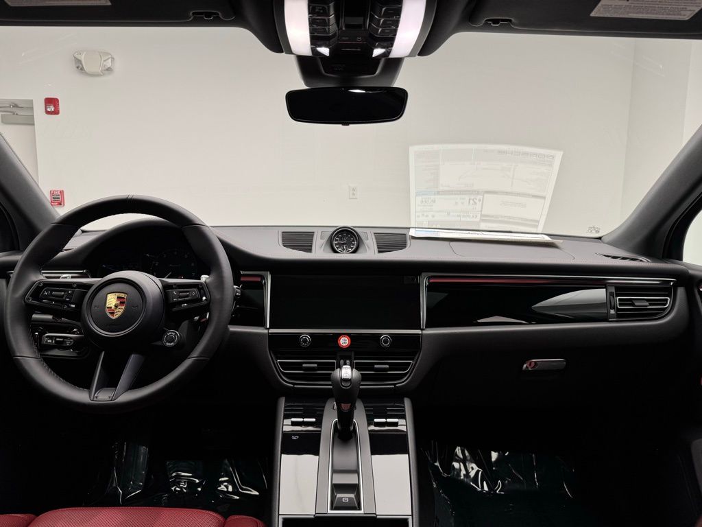 2024 Porsche Macan T 6