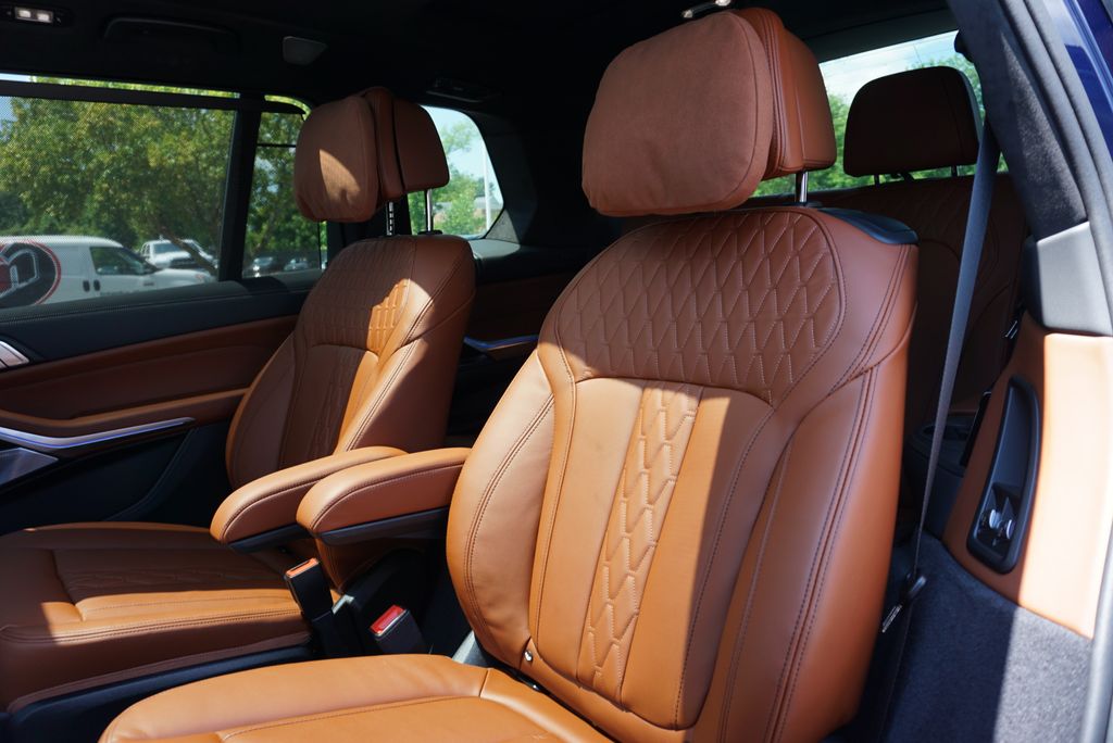 Thumbnail: 2026 BMW X7 - 14