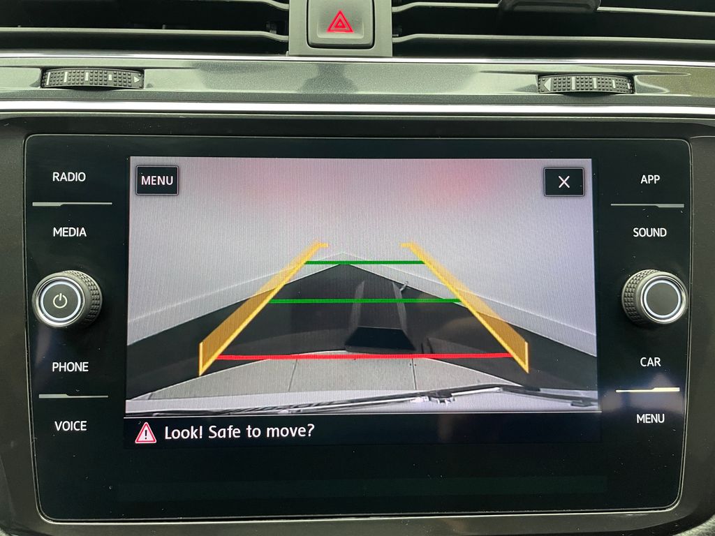 Thumbnail: 2018 Volkswagen Tiguan - 25