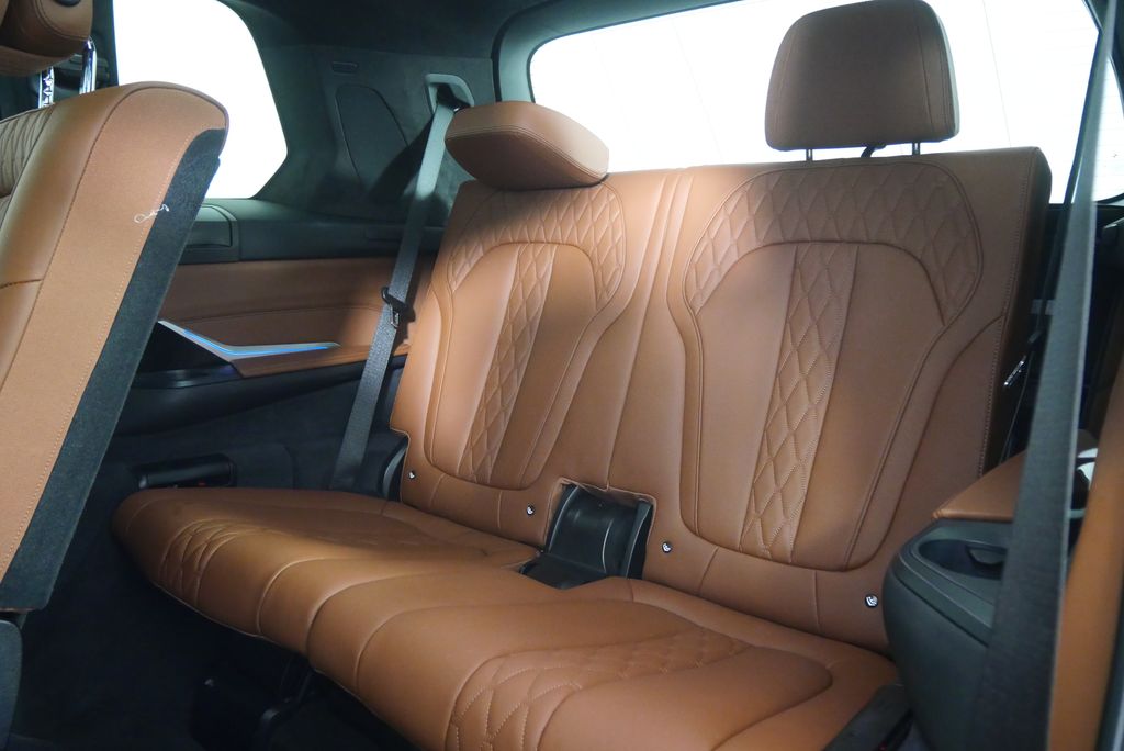 Thumbnail: 2025 BMW X7 - 18