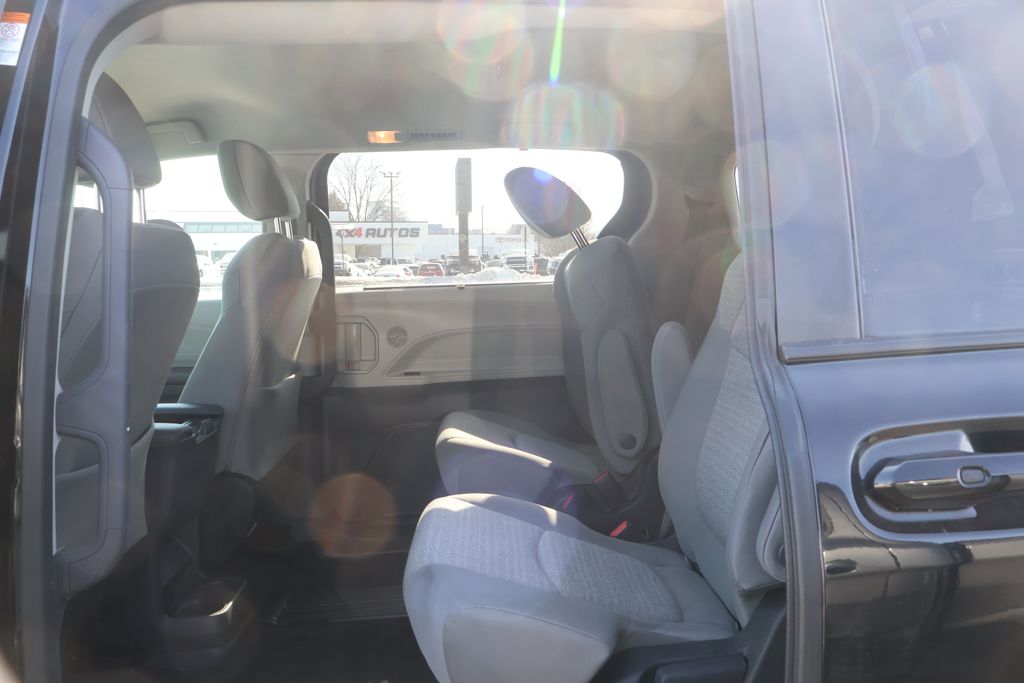 Thumbnail: 2024 Toyota Sienna - 29
