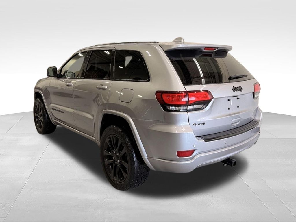 Thumbnail: 2018 Jeep Grand Cherokee - 3