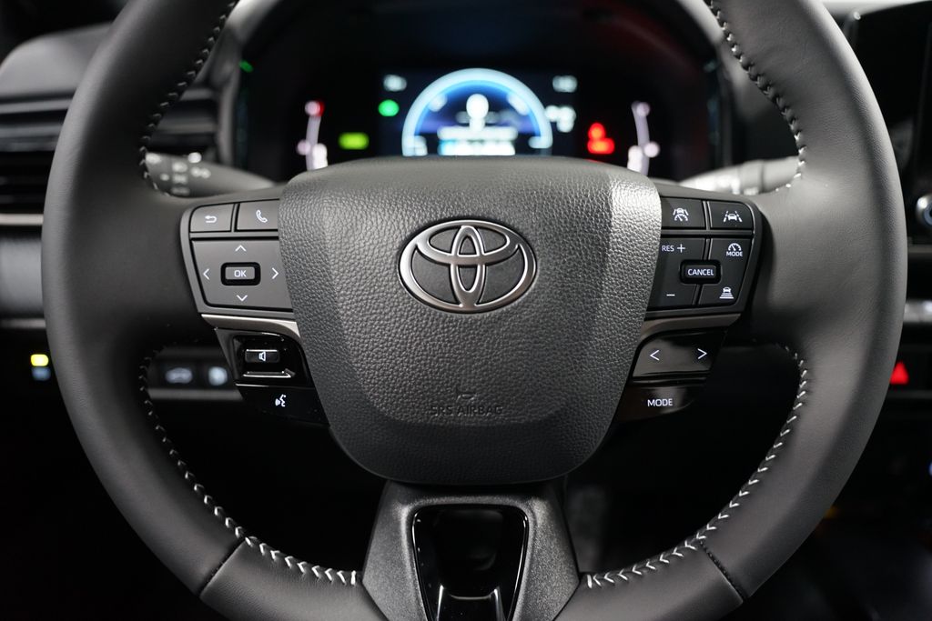 2025 Toyota Camry SE 12