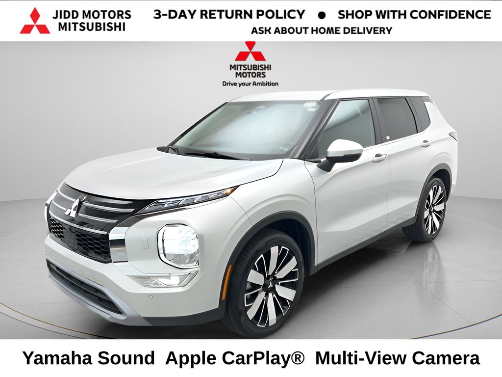 Silver 2025 Mitsubishi Outlander SE FWD SUV / Crossover Front-Wheel Drive Continuously Variable Transmission