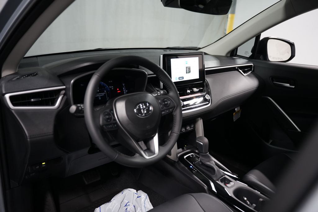 2025 Toyota Corolla Cross XLE 11