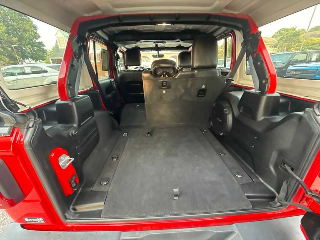 Used 2018 Red Jeep Unlimited Sahara image 5