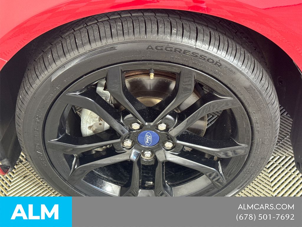 Used 2020 Red Ford SE image 14