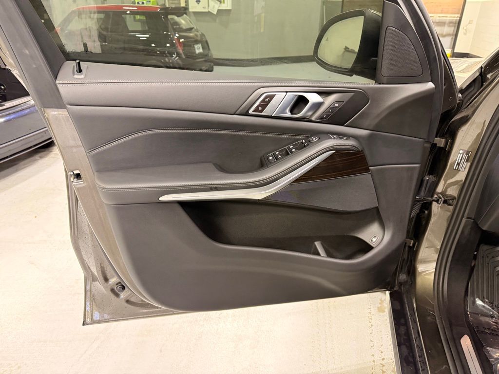 Thumbnail: 2024 BMW X5 - 10