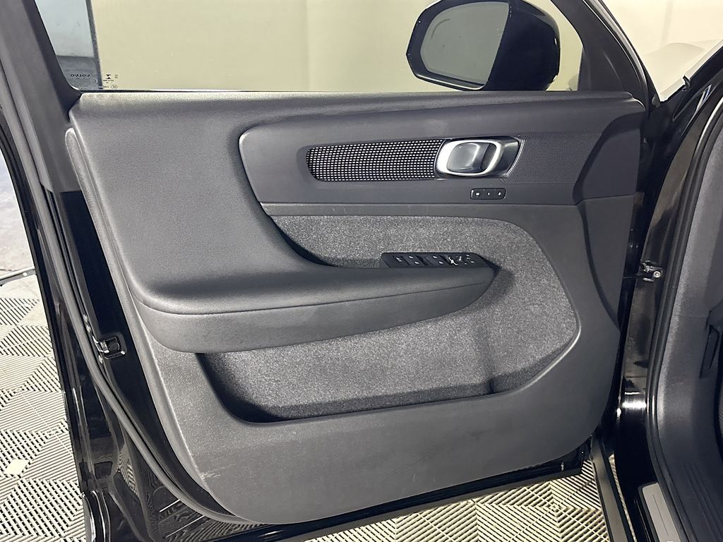 2022 Volvo XC40 Recharge Pure Electric P8 Plus