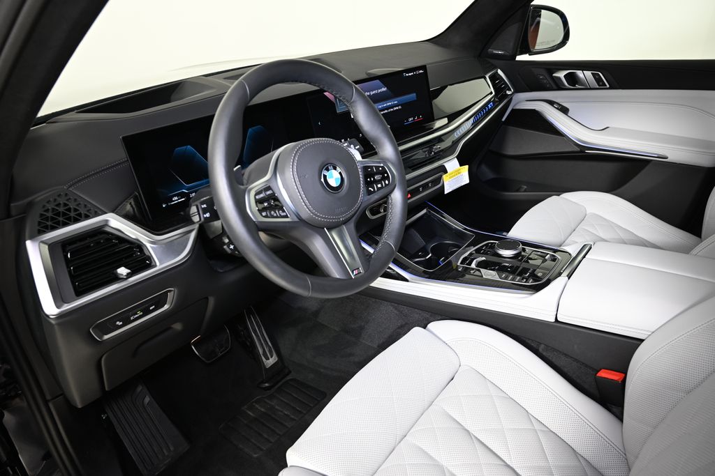Thumbnail: 2025 BMW X7 - 14