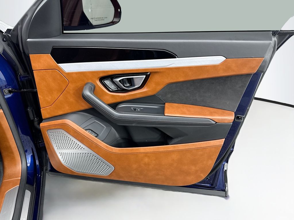 Thumbnail: 2020 Lamborghini Urus - 24