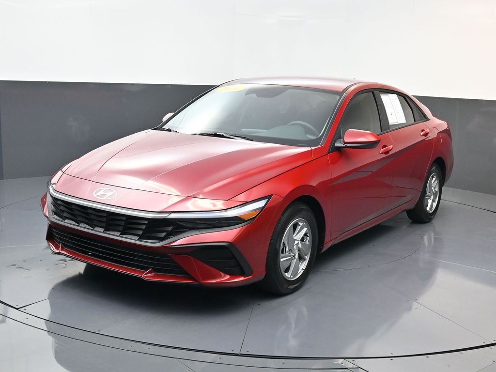 Red 2026 Hyundai Elantra SE FWD Sedan Front-Wheel Drive Continuously Variable Transmission